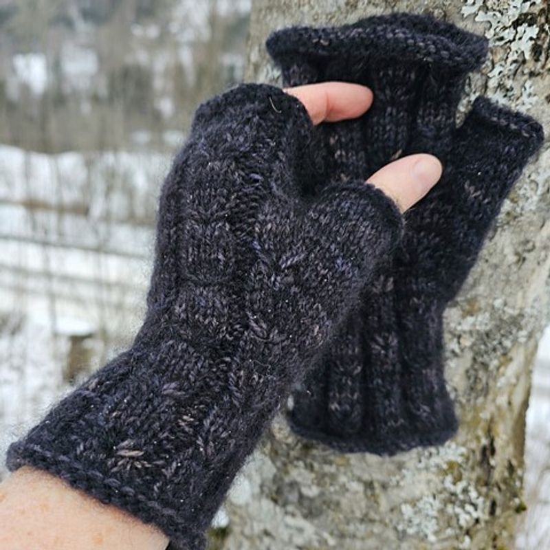 White Lotus Mittens